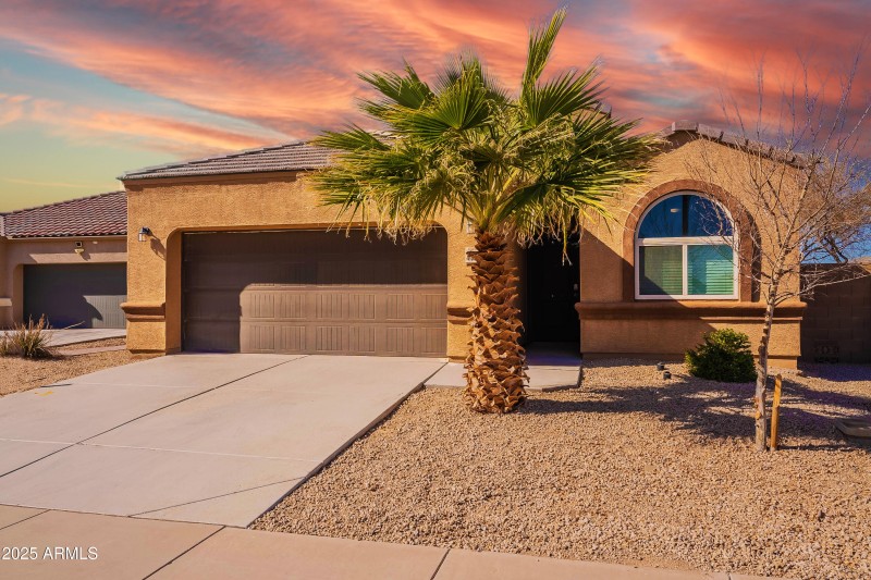 4 Bed 2 Bath Single Story on BIG Lot