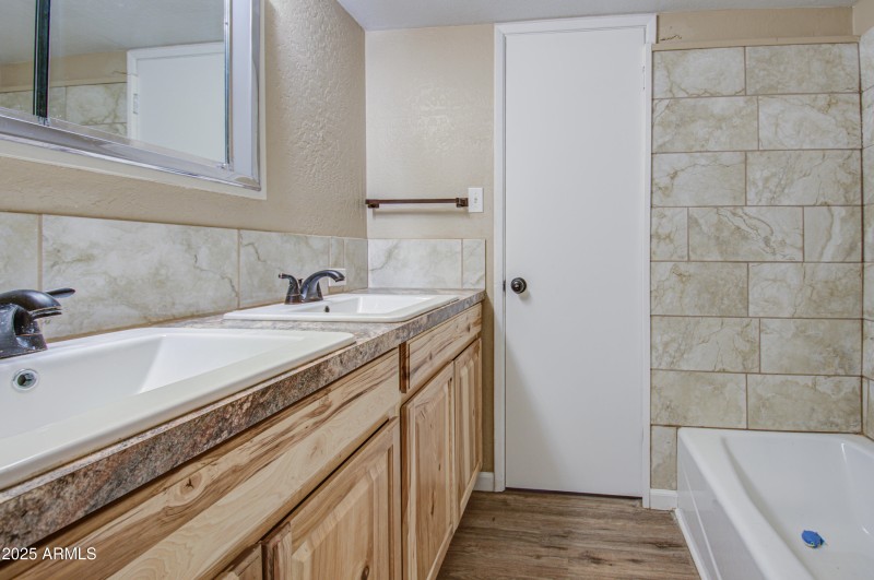 Bathroom 2-pic 4