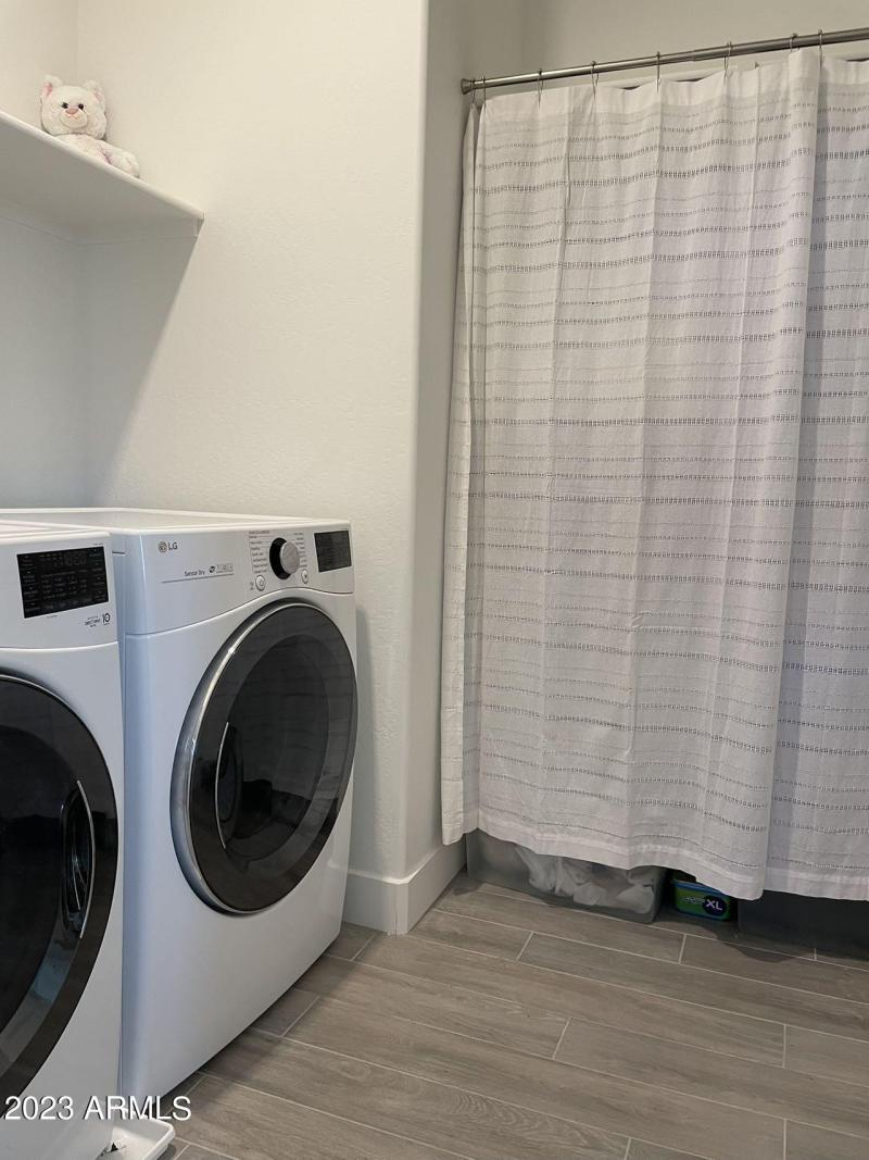 laundary room pics 1