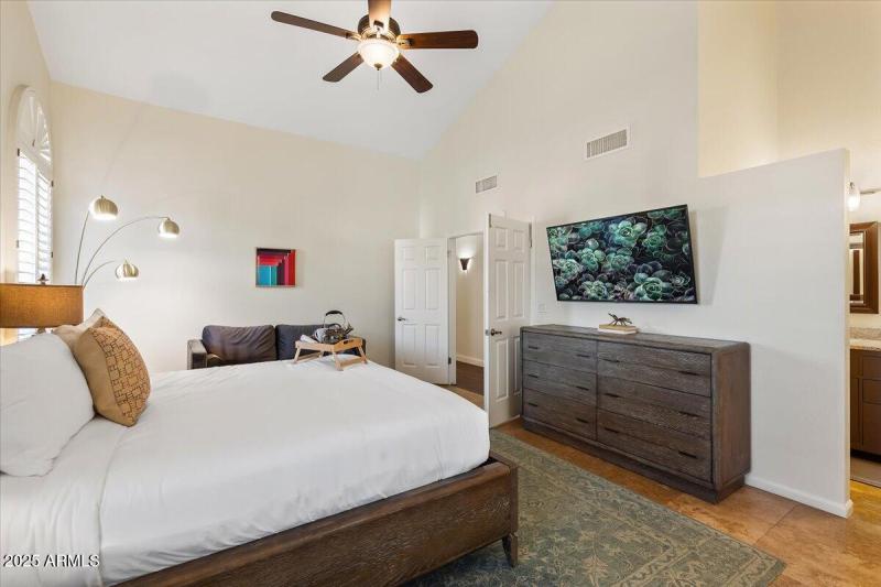 33-22_AustinDSC01051