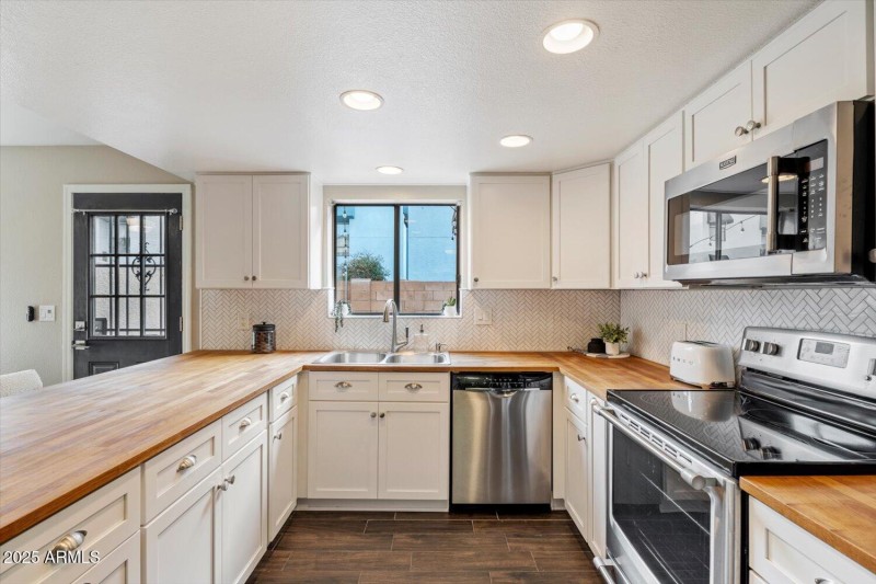 Light & Bright Kitchen