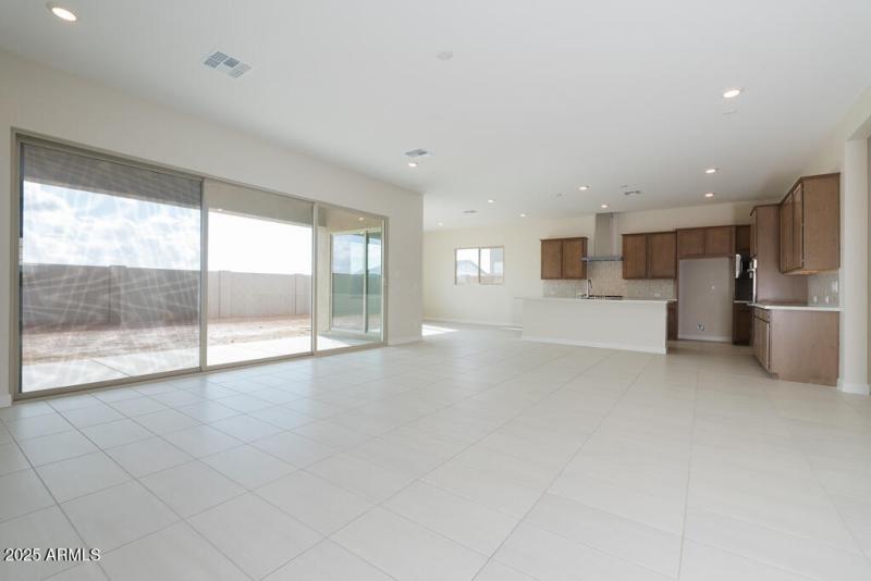 Tri Pointe Blossom Rock 500 - Great Room