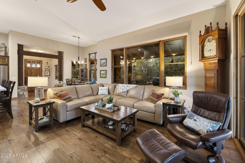 21-Living Room_4