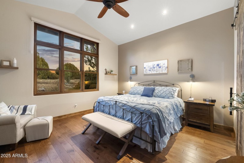 23-Primary Bedroom_1