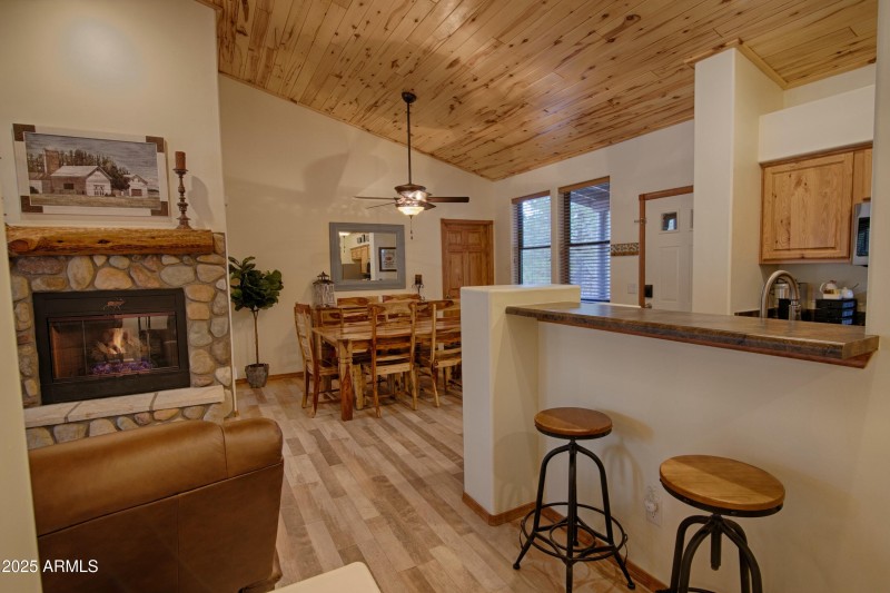 Kitchen/Dining
