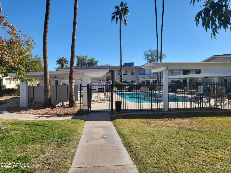 CLOSE TO POOL