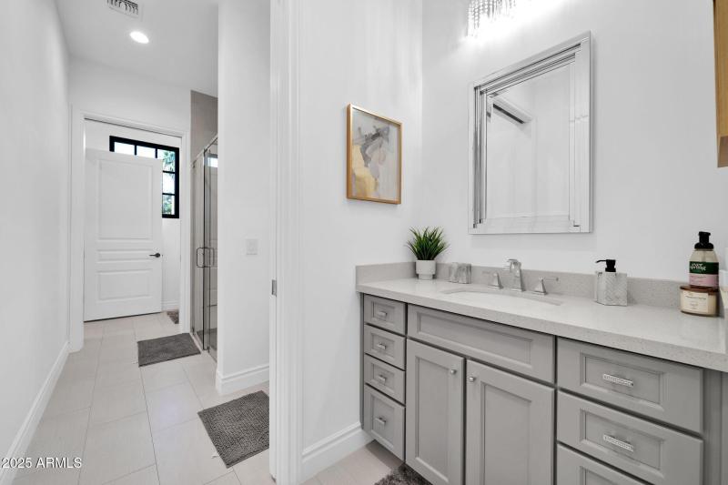 12C3894F-0B3F-4901-960A-76891A98D777