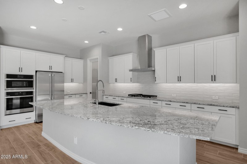7)KITCHEN