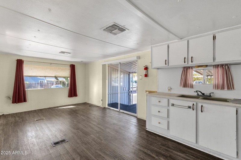 Living Room/Kitchen
