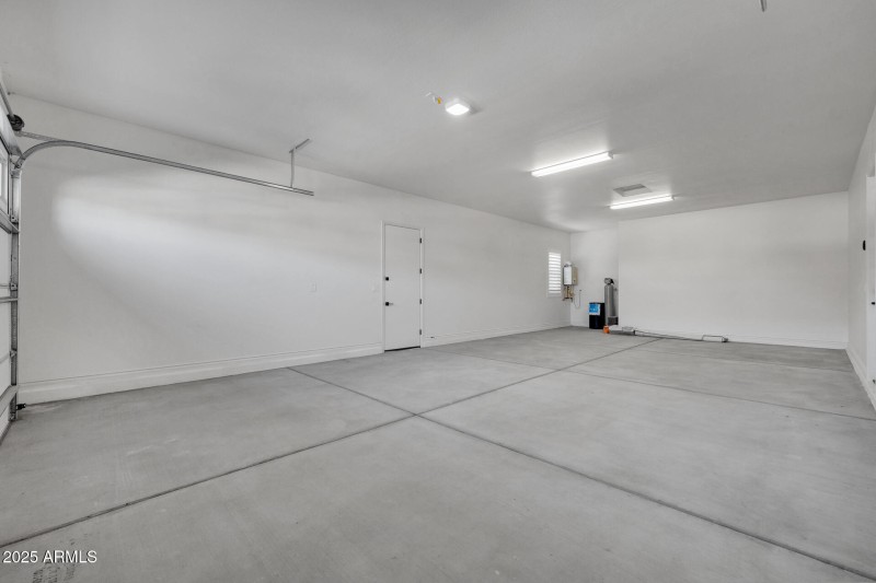 30)GARAGE