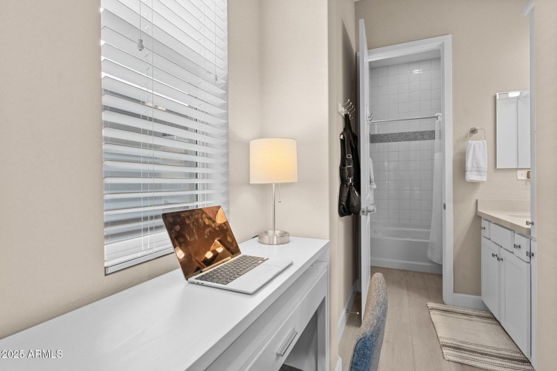 casita office area