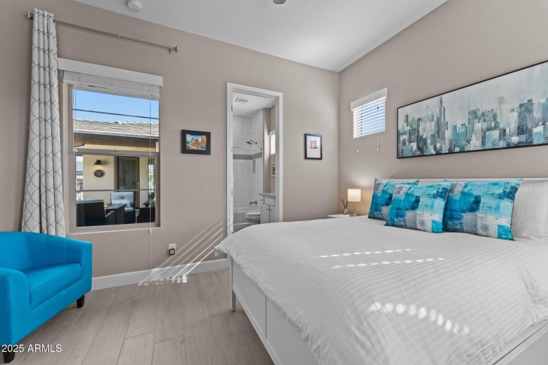 Guest en-suite bedroom