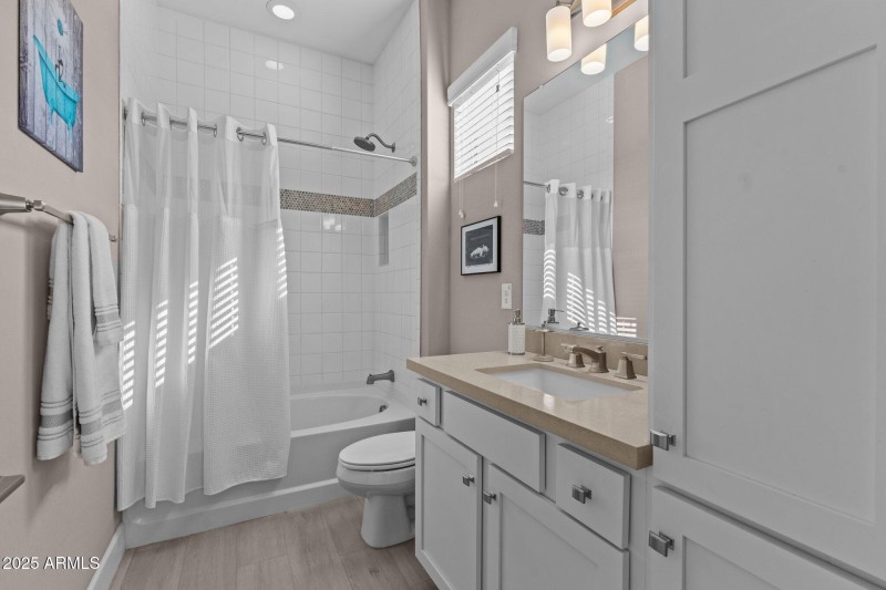 guest en-suite bathroom