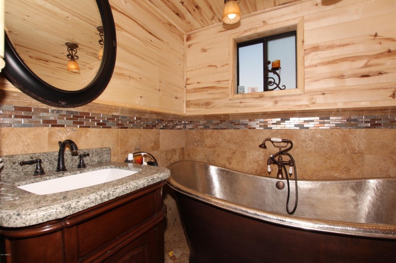 BATHROOM W/COPPER TUB