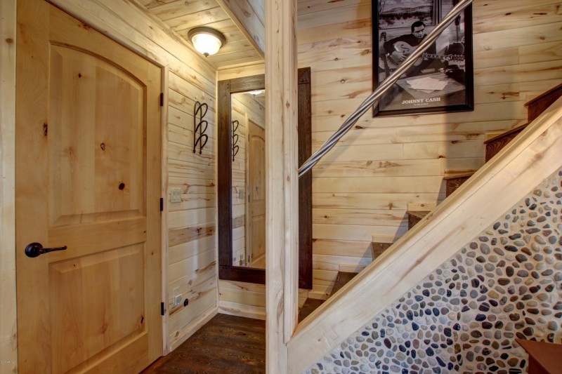 STAIRWELL TO LEVEL TWO