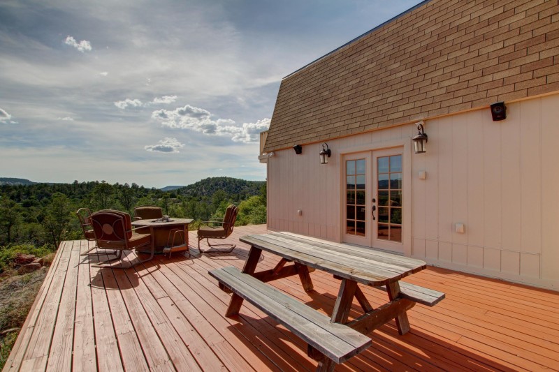 SURROUND DECK