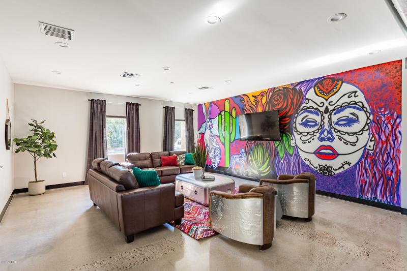 Living-Room-TV-and-Mural