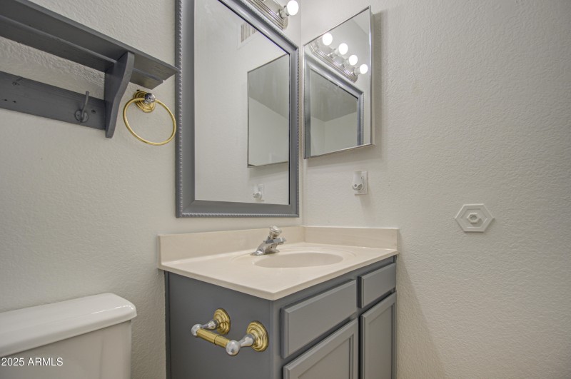 Bathroom 2-pic 3