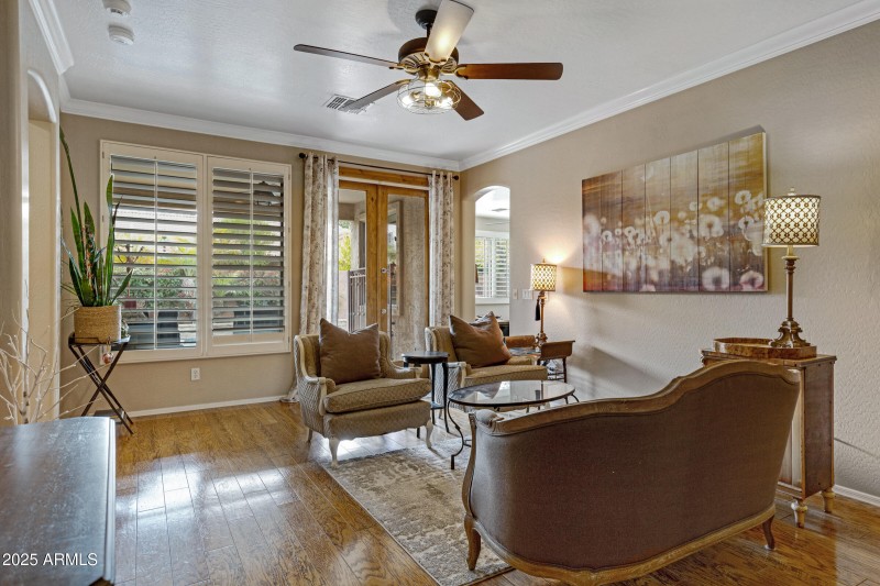 141 W. Roadrunner Dr-6