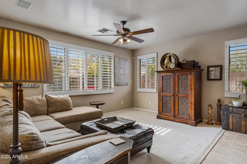 141 W. Roadrunner Dr-10