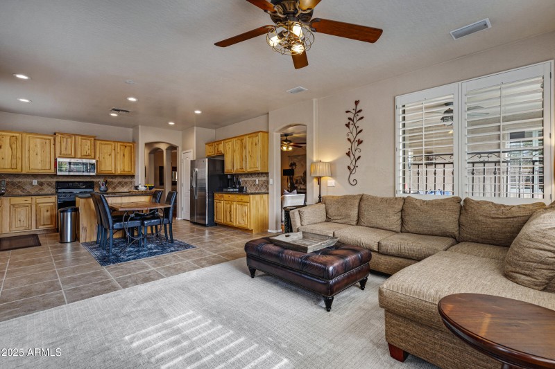 141 W. Roadrunner Dr-11