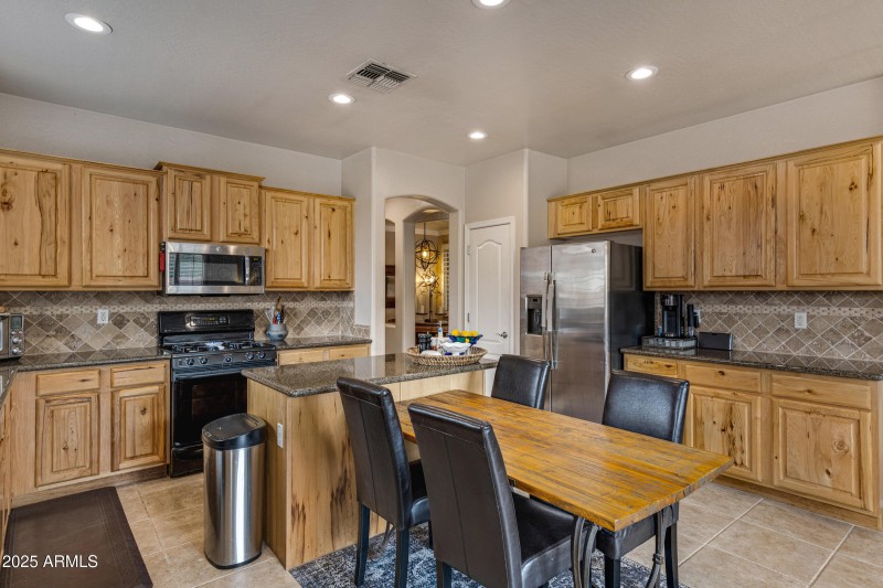 141 W. Roadrunner Dr-15