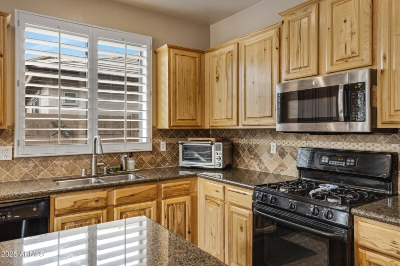 141 W. Roadrunner Dr-16