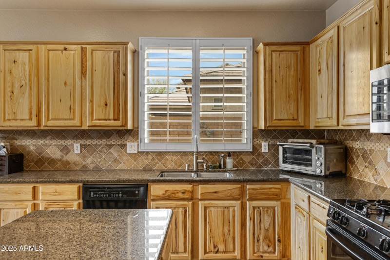 141 W. Roadrunner Dr-17
