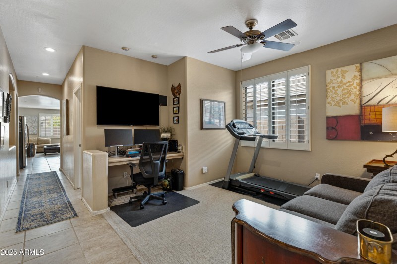 141 W. Roadrunner Dr-19