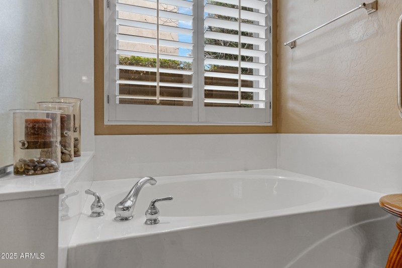 141 W. Roadrunner Dr-28