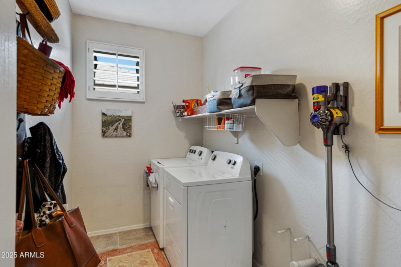 141 W. Roadrunner Dr-29