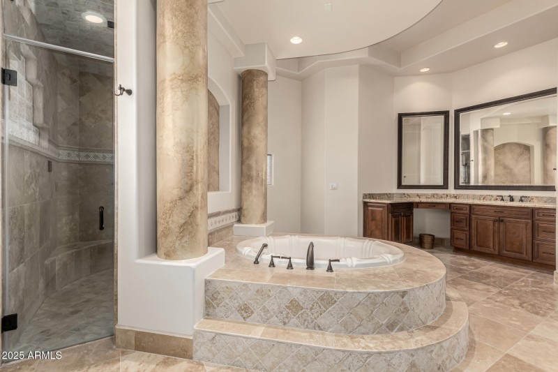 JETTED TUB & LARGE GANG SHOWER
