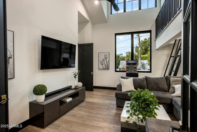 Den/Loft