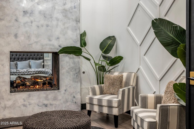Two-way fireplace