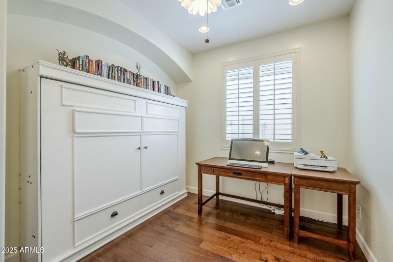 Den w/ Murphy bed