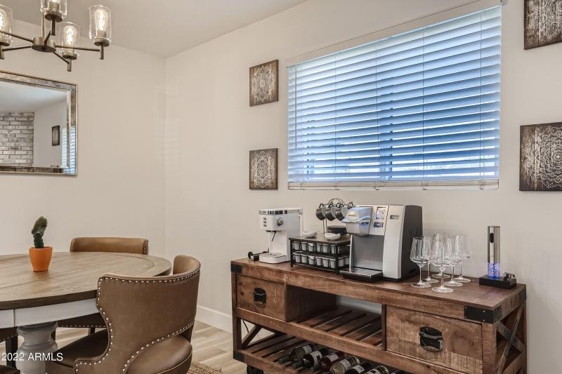 16 Dining Room Detail