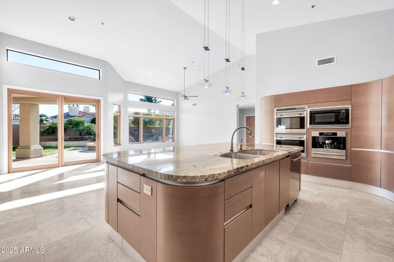 10410 N 74th Pl-21