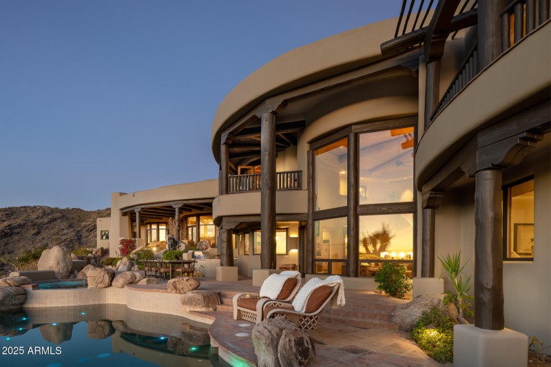 2000 Sqft Outdoor Living Oasis