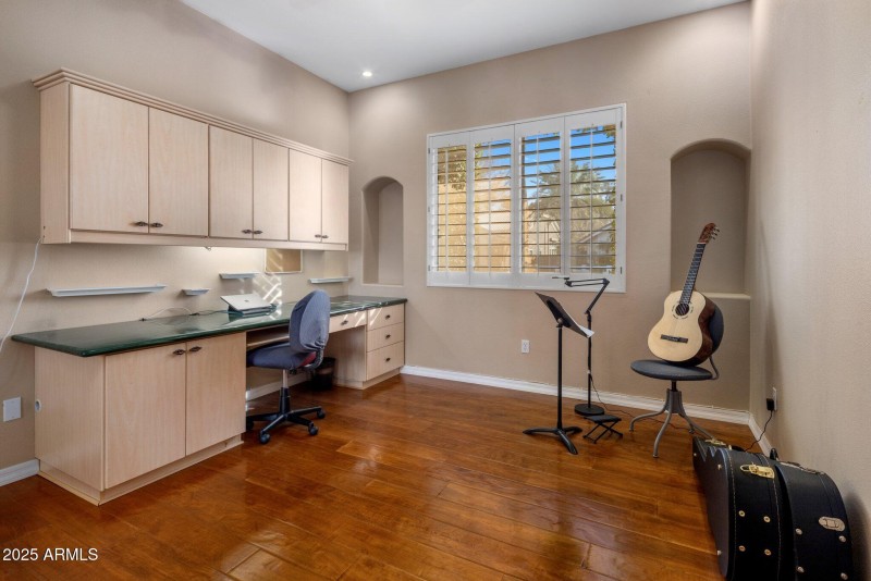 Bedroom 2/Office