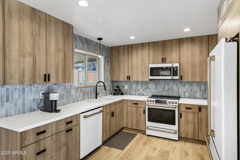 2306 N 55th St-23