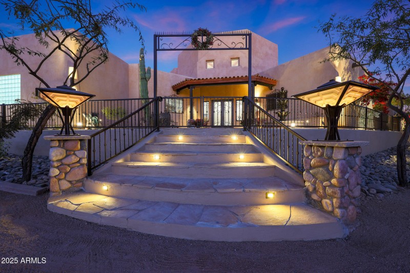 IMPRESSIVE WALK UP TO THE HOME