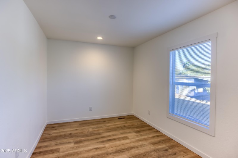 20 Bedroom 1 photo a