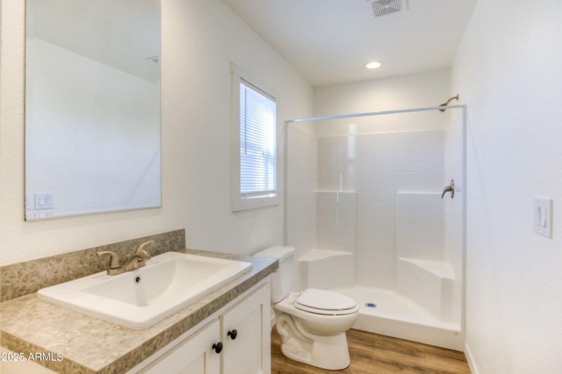 18 Main Bathroom