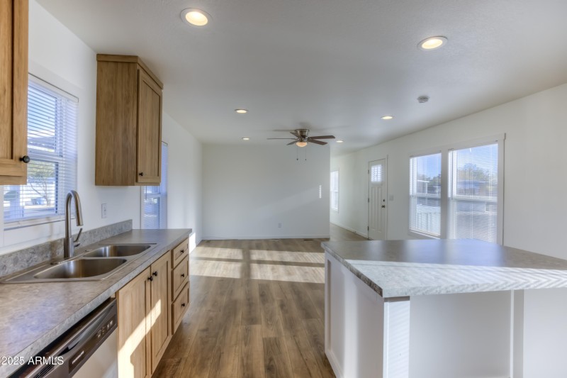 13 Kitchen photo c