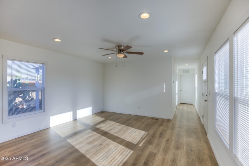 10 Living Room photo c