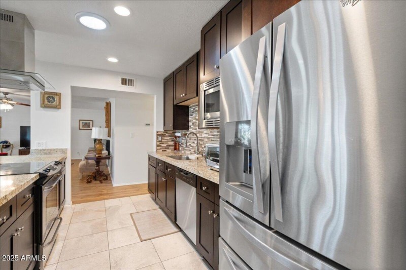 16-Kitchen
