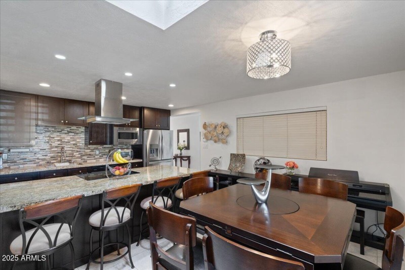 19-Dining to Kitchen