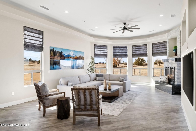 Living Room 04