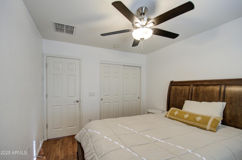 Bedroom 2-pic 2