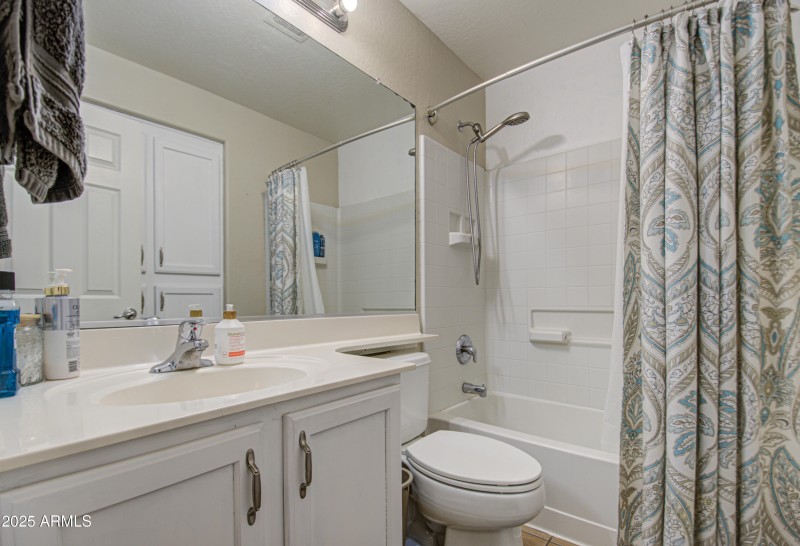 Bathroom 2-pic 2